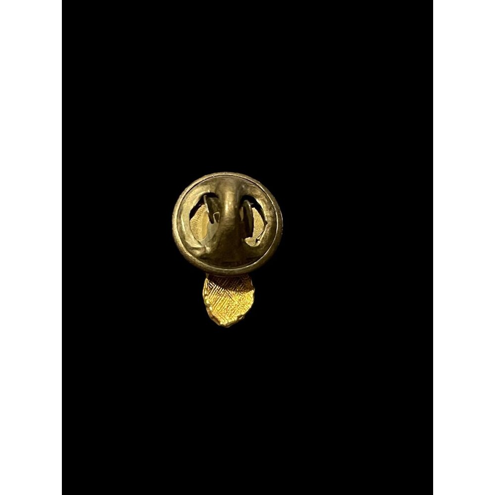 Vintage Retro Gold Tone Detailed Miniature Peanut Brooch Pin - Picture 2 of 4